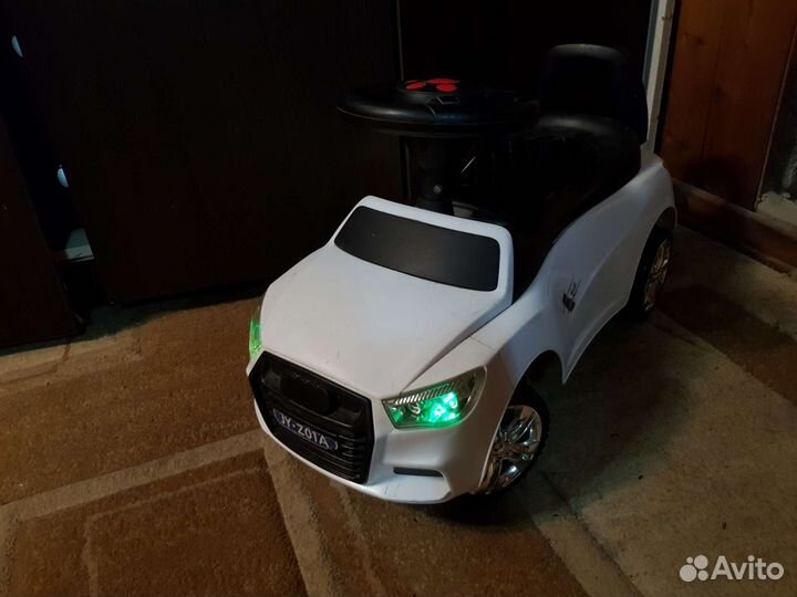 Машинка каталка толокар audi