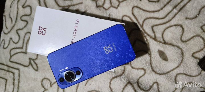 HUAWEI Nova, 4/64 ГБ