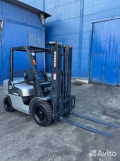 Вилочный погрузчик Nissan Y1F2A25U, 2006