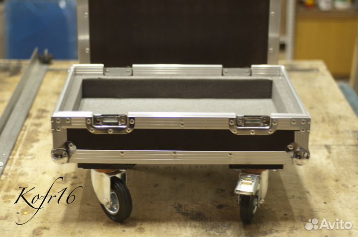 Кофр на колесах для мониторов