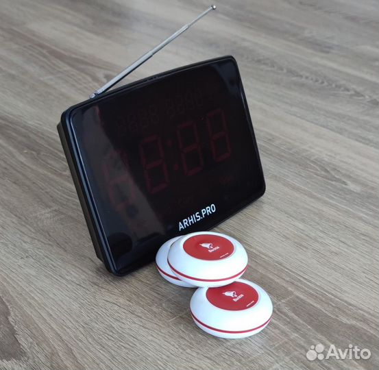 Кнпока вызова официанта и табло отображения вызова