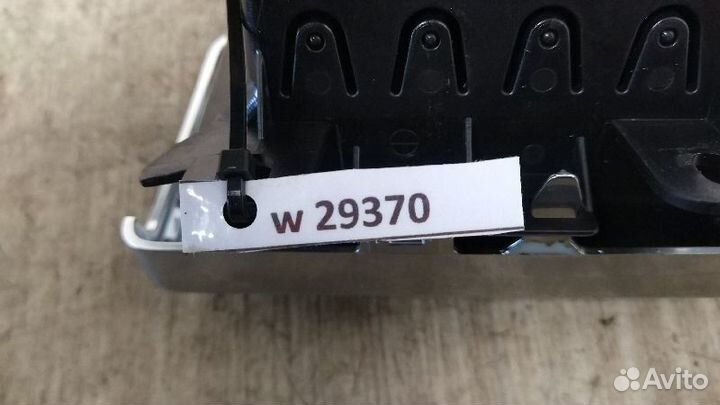 Дефлектор обдува салона левый Land Rover / Discovery Sport / L550