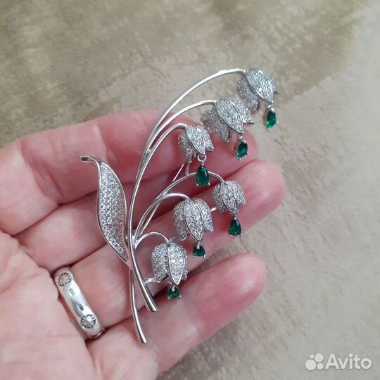 Брошь ландыш