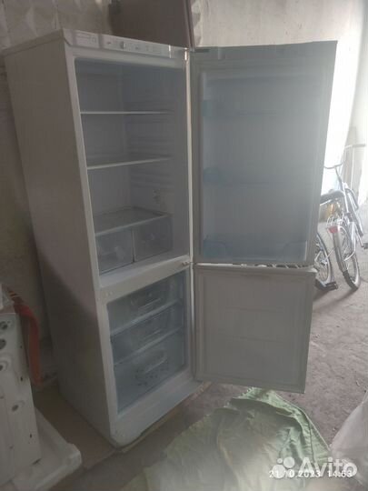 Холодильник бирюса