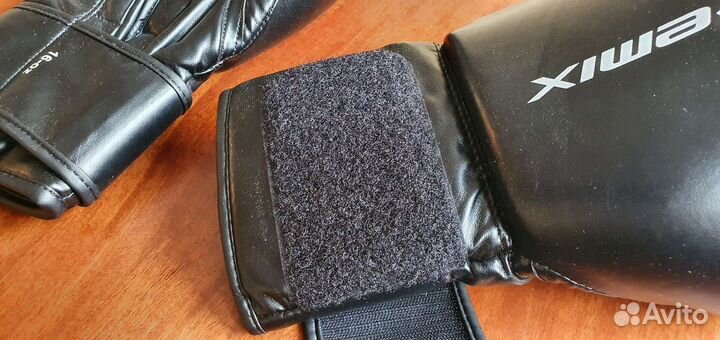 Боксерские перчатки Demix 16 oz