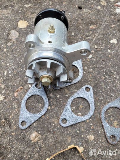 Водяной насос помпа