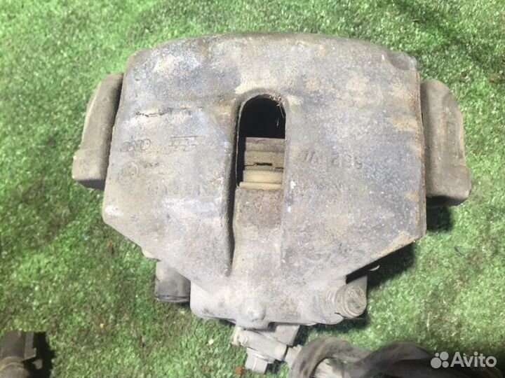 Тормозной суппорт передний правый Volkswagen