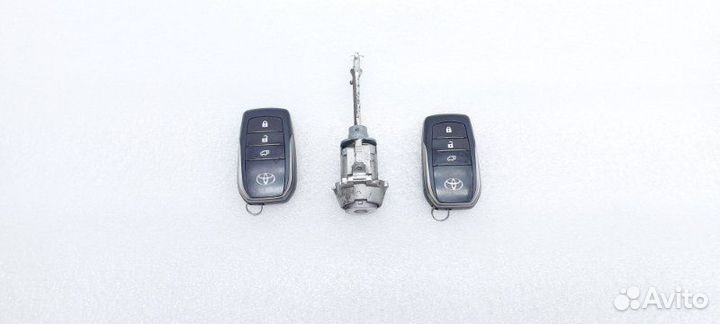 Б/У Ключ зажигания Состояние отличное, оригинал