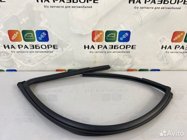 Уплотнительная резинка стекла двери передняя