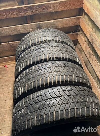 Michelin X-Ice North 3 215/60 R16