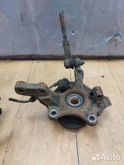 Поворотный кулак передний правый Opel Combo Z14XEP