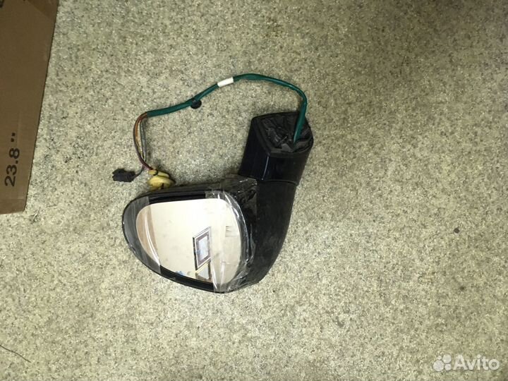 Зеркало заднего вида правое на пежо 408