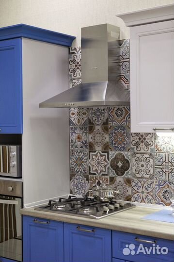 Кухонный гарнитур с витрины Неоклассика