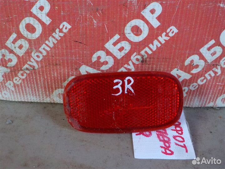 Отражатель бампера задний правый Toyota Rav 4 XA20