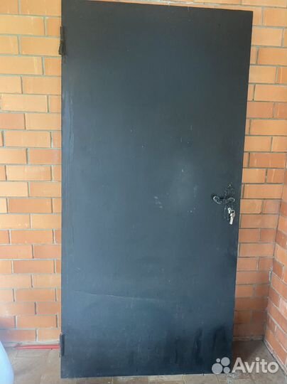 Дверь входная металлическая б/у