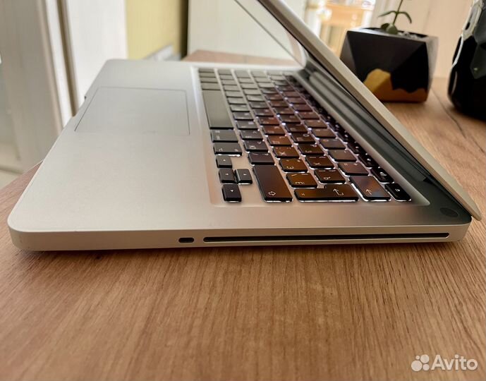 Отличный ноутбук MacBook Pro 2010