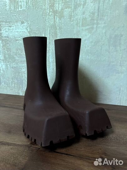 Balenciaga trooper boots