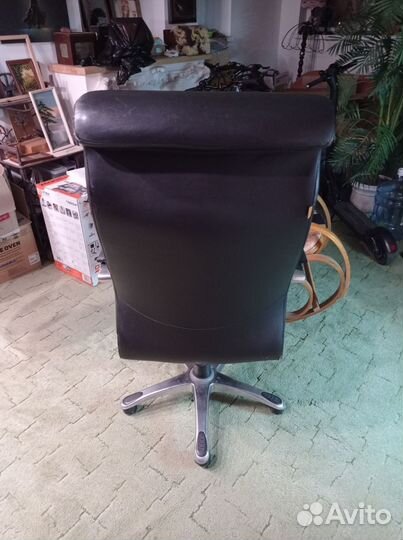 Кожаное кресло руководителя бу