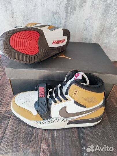 Кроссовки Nike Air Jordan Legacy 312 'Black Cement