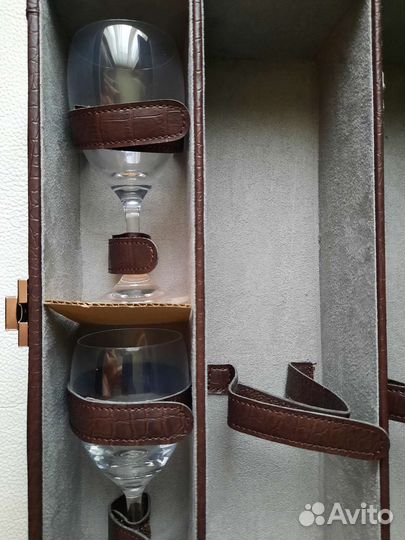 Чемодан сомелье на 2 бутылки, 2 бокала, аксессуары