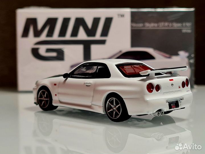 Модель Mini GT 1:64 Nissan Skyline GTR (R34)