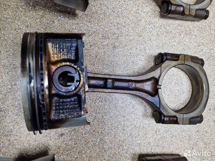 Поршень Субару Легаси 2 2.0