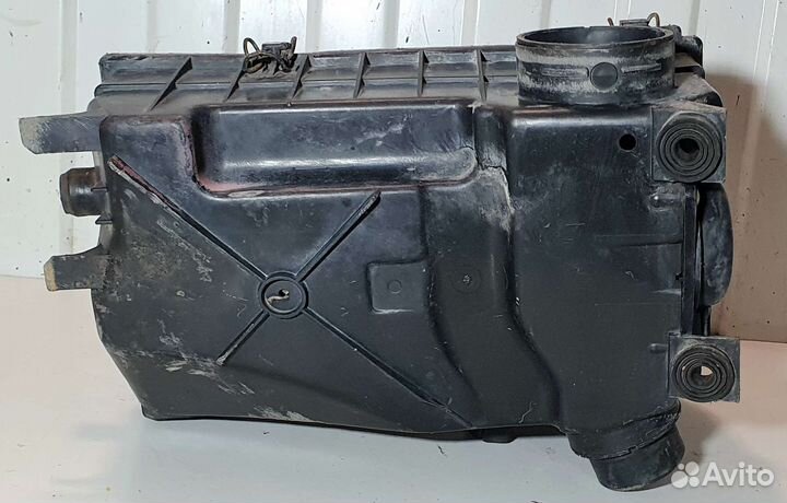 Корпус воздушного фильтра VW Passat B3 1,8