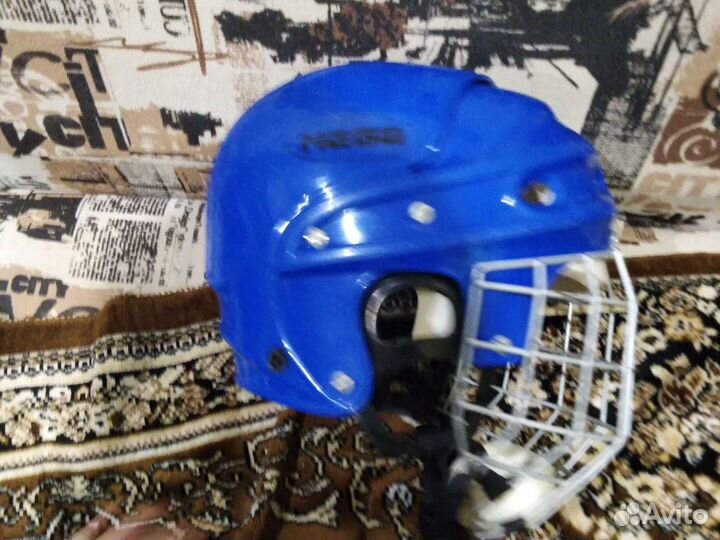 Хоккейный шлем