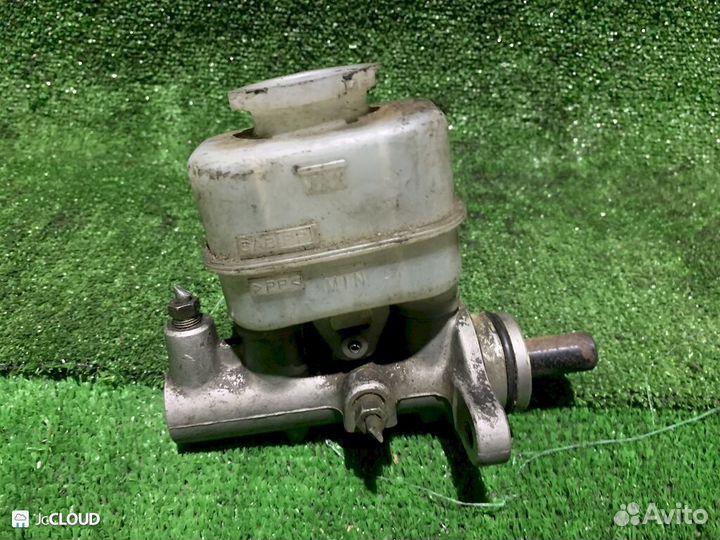 Главный тормозной цилиндр на nissan march K11 CG10