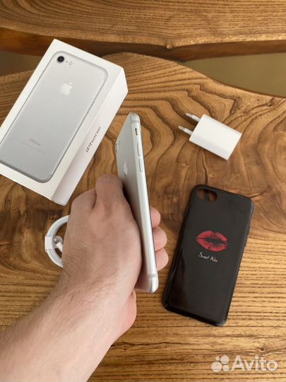 Телефон iPhone 7 32gb silver