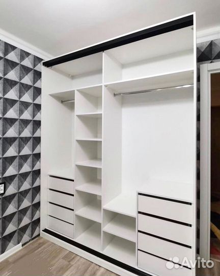 Шкаф купе с зеркалом