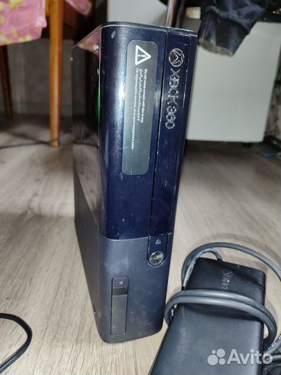 Xbox 360 E 4 GB с Kinect не прошиваемая версия