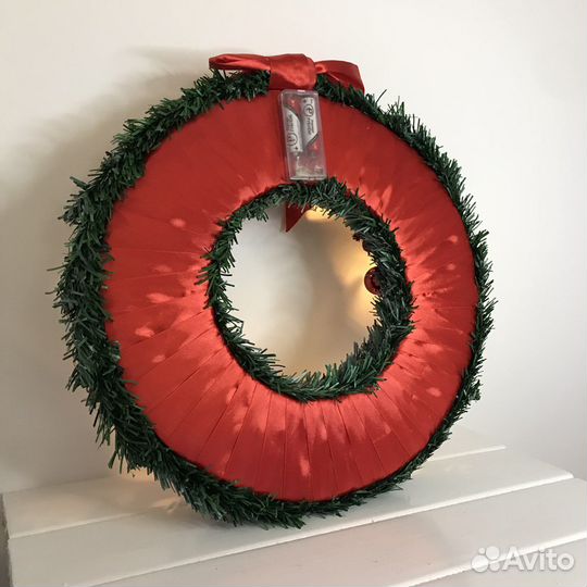 Рождественский венок с гирляндой