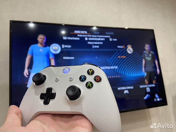 Xbox One S + 450 игр + 2 геймпада