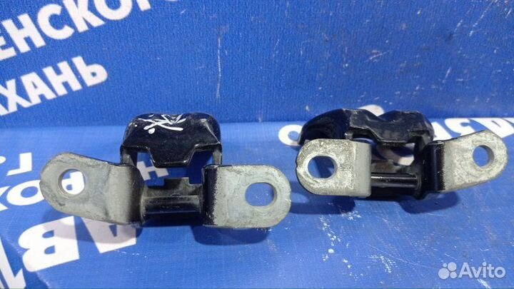 Петля двери Hyundai Getz хэтчбек G4EE 2005