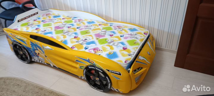 Детская кровать машинка с матрасом бу