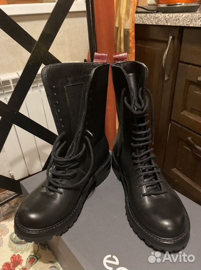 Берцы женские, чёрные с бордовой полосой 35