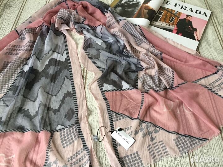 Воздушный летний палантин Dior, 2 цвета
