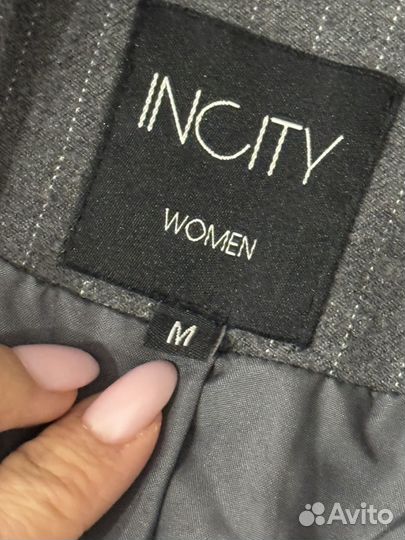 Костюм серый в полоску