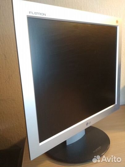 Монитор LG Flatron L1730S