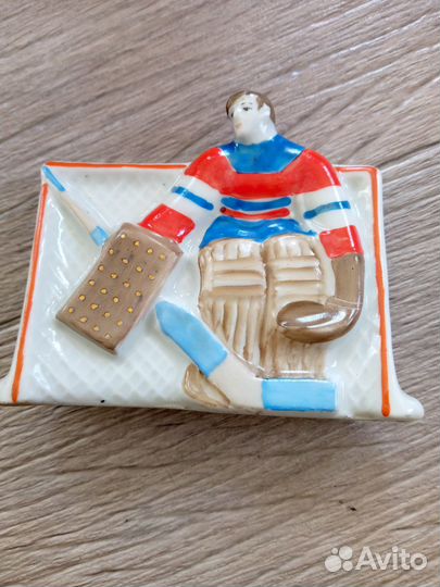 Статуэтка фарфор керамика Хоккеист Вратарь