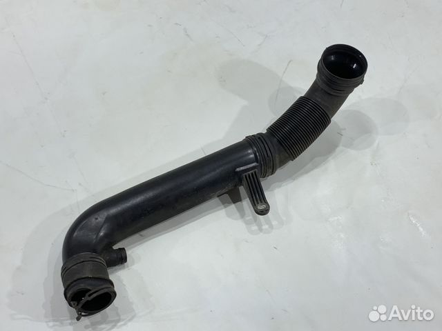 Патрубок впускной от фильтра к турбине Audi Q3 8U