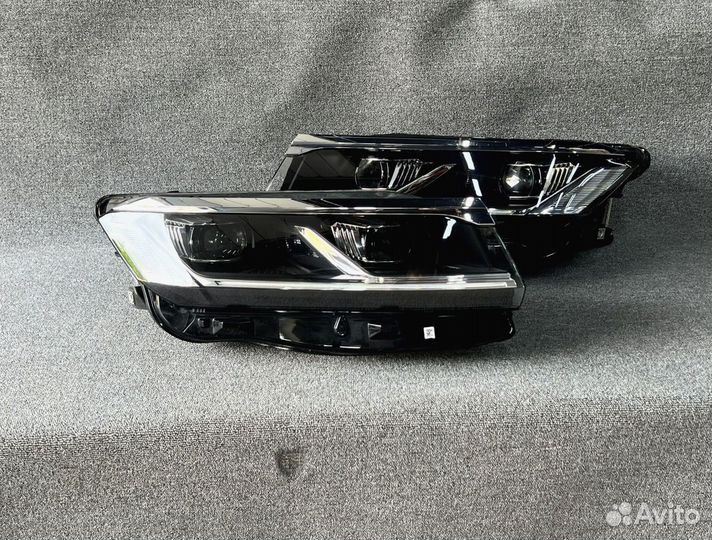 Фары на Volkswagen Touareg 3 LED б/у оригинал