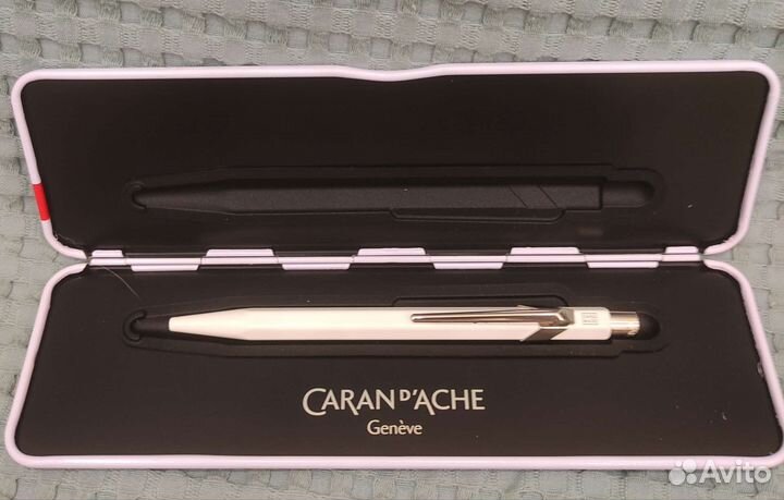 Швейцарские шариковые ручки 