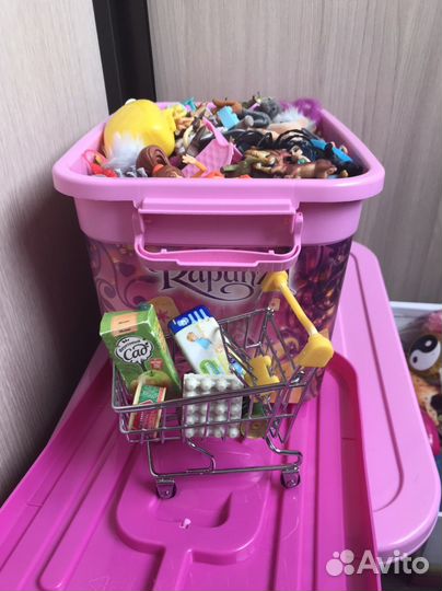 Игрушки из киндера и куклы