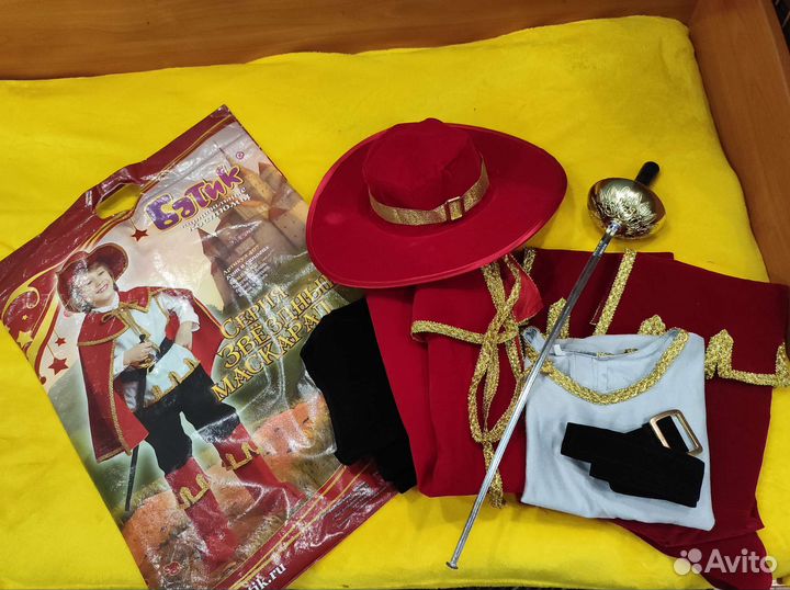 Карнавальный костюм мушкетёр