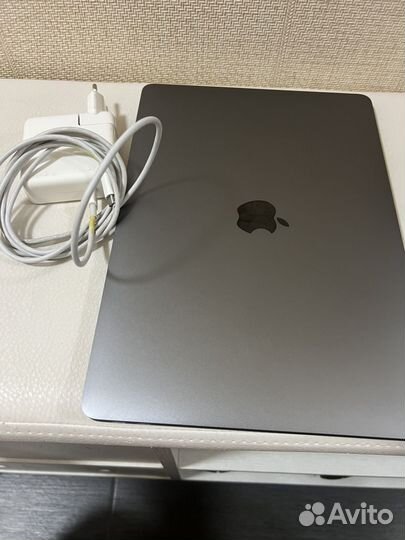 Apple macbook Pro. 2017. I5