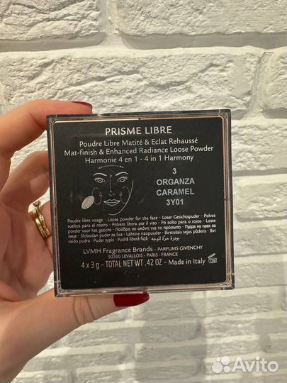 Пудра Givenchy Prisme Libre оттенок 1 и 3