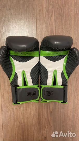 Боксерские перчатки 14 oz everlast новые