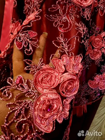 Платье праздничное